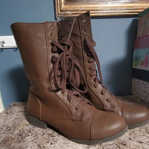 Forever 21 Shoes - Womens boots